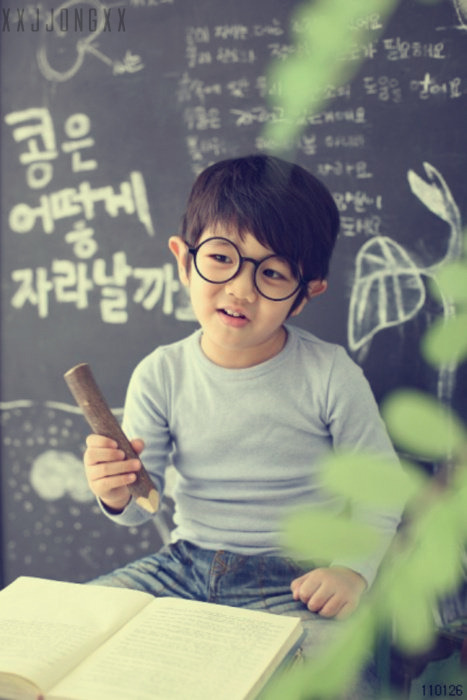 Adorable Yoogeun.  xxjjongxx:  minho? xD its teacher yoogeunnie~ so cute~