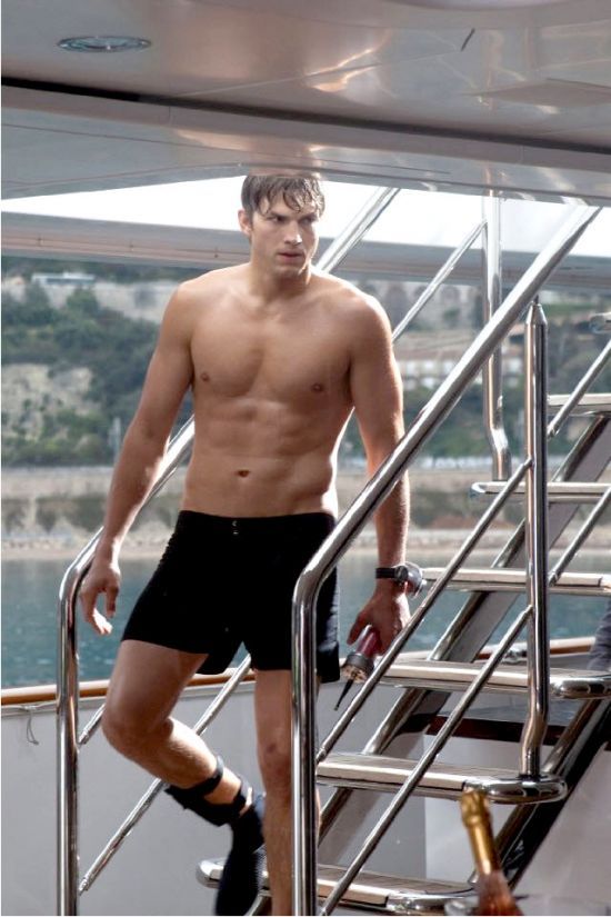 shirtless male celebs - Ashton Kutcher