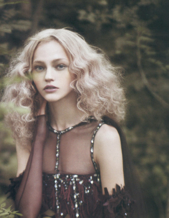 english-rose:  Vogue italia Sasha Pivovarova by Paolo Roversi 