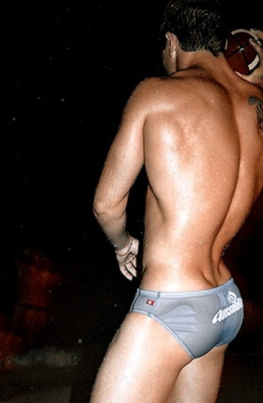 footyshortboy:  hardinmyspeedos:  Love wet Aussiebums! So hot, especially on a muscled