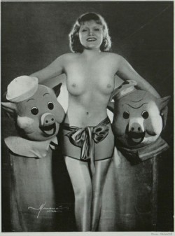 froghair:  retrogasm:  An evening with Atelier Manasse…  The Piggly Wiggly always has the best produce…  