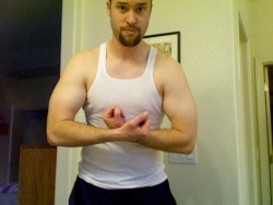 fortheloveofhairy:  me and my guns being silly  Total unf.