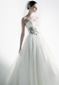 fortheloveofweddings:  Favorite Wedding Dress Designers on a budget #5 Davids Bridal-Price Range- 750.00