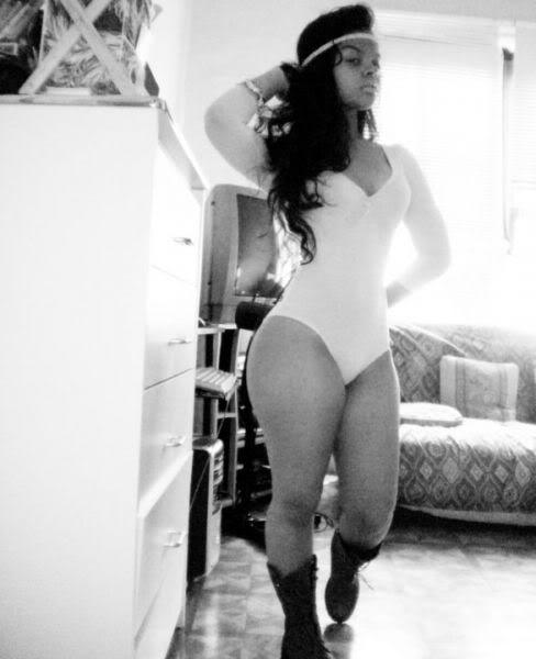 tinyambitions:  mmmm , definitely wouldnt mind a thick chick like this <3 