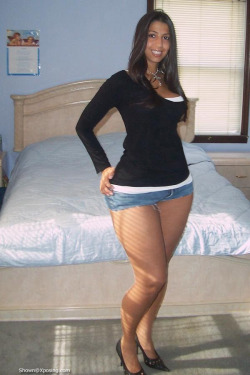 thickarabgirls:  Hello 