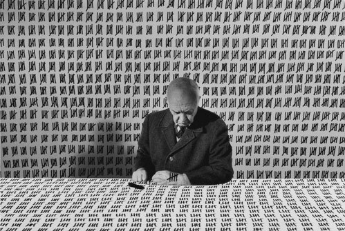 rerylikes:  Gilbert Garcin. 168 - Le compte exact - Correct account, 2001 