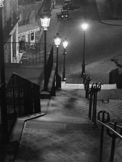 luzfosca:  Daisy Bar, Montmartre, 1930 by André