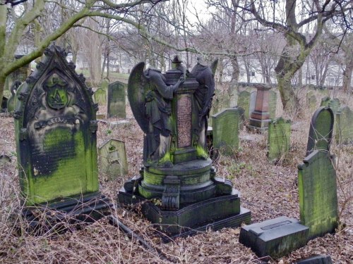 funeralicious:dansemacabre-:Abandonded Church And Cemeterythis is a shame