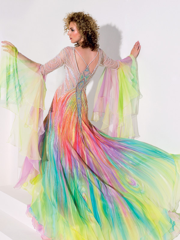 silentbliss:  This dress is gorgeous and I want it!! It’s by a Czechoslovakian