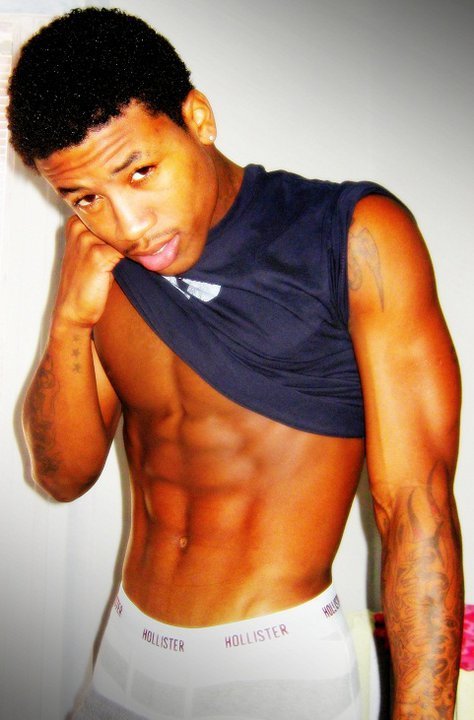 ayeyocharlie:  THIS IS CLEALRY WHY YALL NEED TO FOLLOW HIM!!!! 
