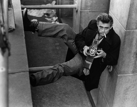 michellesbythesea:
“ bohemea:
“ James Dean by Roy Schatt, 1954
”