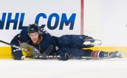 nazemkadri:  oh taylor   his stick is Easton, nice.