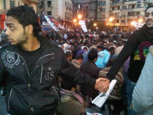 Christians Protecting Muslim Protesters in Egypt During Prayer [via]
Beautiful.