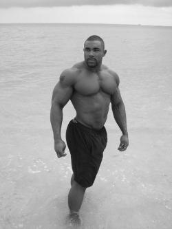 nastyazzshyt:  Tim Liggins….my fav body builder EVER! 