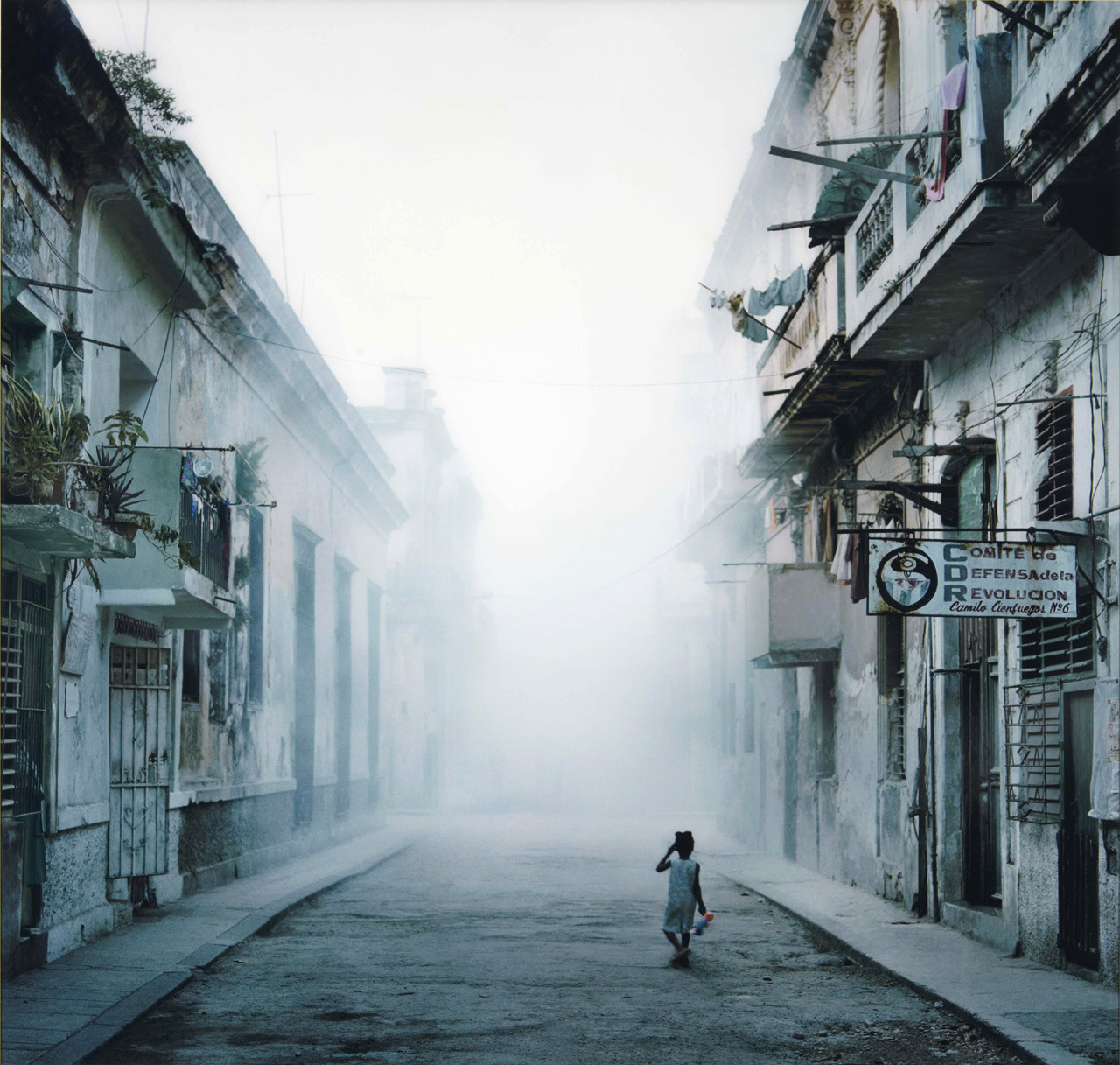 Cerca Villegas, Cuba photo by Desirée Dolron, Te Dí Todos Mis Sueños series, 2002