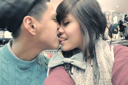 marjorie-sebastiani:  lip biting <3 