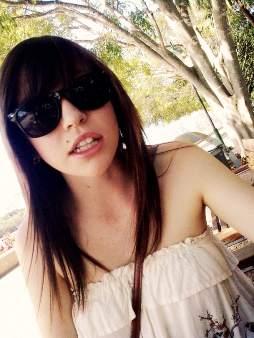 thevisualpoet:  I like that top. :)