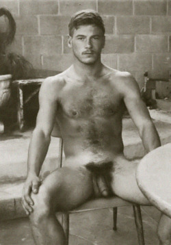 bigbushdad:  iamthethinblueline:Vintage Hotness! Cute dad with full bush