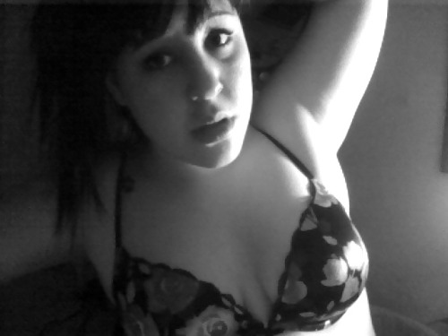 honesttoentropy:  SAM YOU LEFT YOUR TUMBLR LOGGED IN AT MY HOUSE SO NATURALLY I TOOK PICTURES OF MYSELF. 
