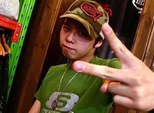 JIYONG PREDEBUT ANYONE? SRSLY THE GUY IS A CAM WHORE. WHO CARES RIGHT? WHERE DID I EVEN GOT THIS STUFF?