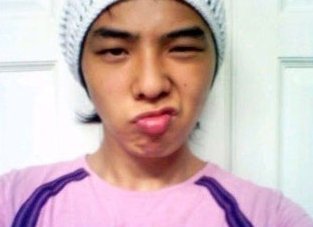 JIYONG PREDEBUT ANYONE? SRSLY THE GUY IS A CAM WHORE. WHO CARES RIGHT? WHERE DID I EVEN GOT THIS STUFF?