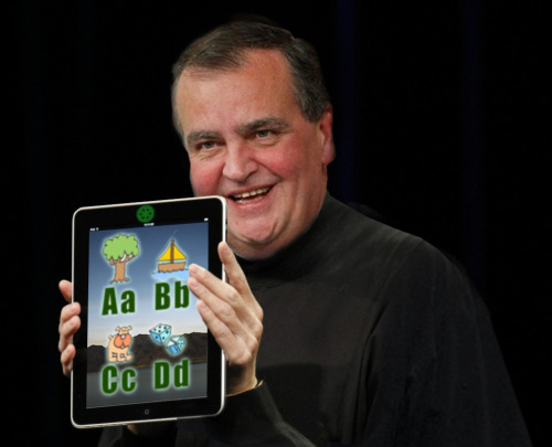 appuntinovalis:  isolavirtuale:   Calderoli presenta l’iPadan, costerà 500 Sghei e avrà i caratteri più grandi della categoria 