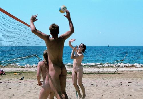 nudestate:  Beach volleyball is an EXCELLENT nude activity