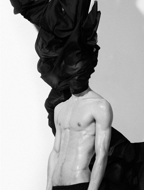 Everytime I close my eyes It's like a dark paradis