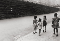 Girls looking at bubbles, NY photo by Helen