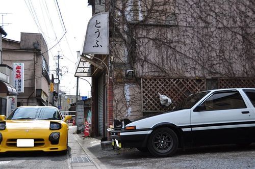 fuckyeahcargasm:  No, you’re sexier! Featuring: Mazda RX-7 & Toyota Corolla AE86 