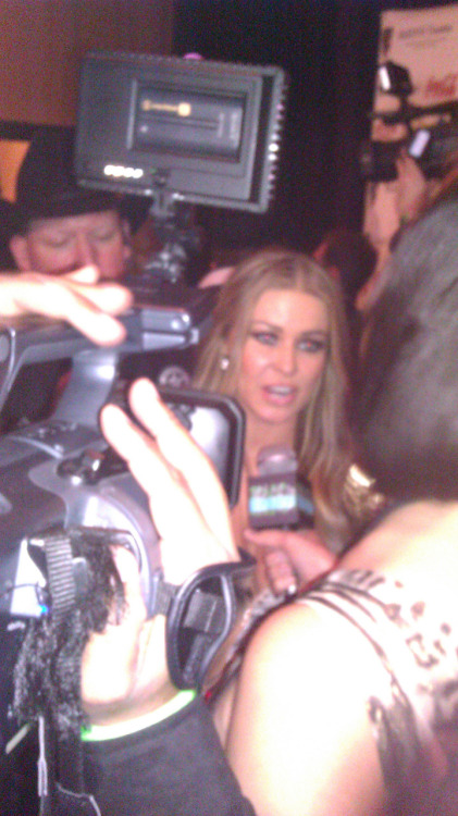 Carmen Electra coming in plus media mob = porn pictures