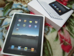Ilivelaughreblog:  For Christmas, My Friend Bought Me An Apple 64Gb Wi-Fi Only Ipad