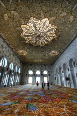  Dubai 2011 - Sheik Zayed Mosque World’s 3rd Biggest Mosque. It’s interesting how the ceiling’s patters were designed to fit the ones on the floor just like a reflection. 