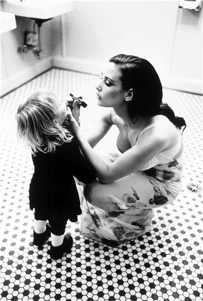  Mãe: Só quando eu morrer, você vai poder fazer o que você quiser. Filha: Quando