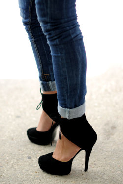 Skinny Jeans  Heels= <3