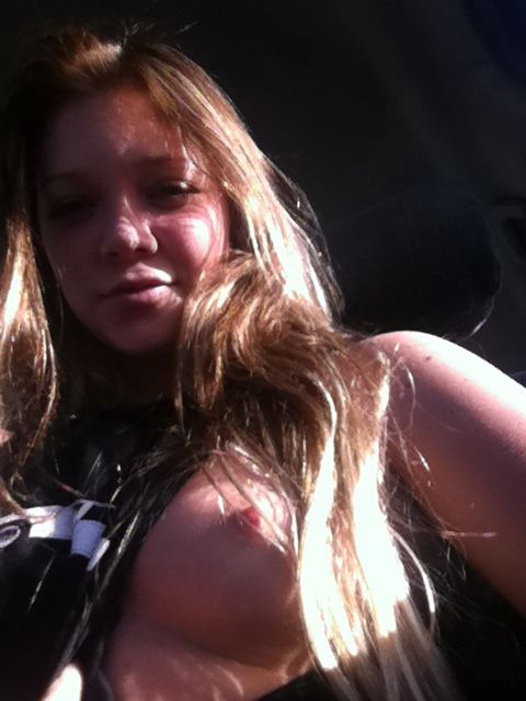 jessieandrews:  Peekaboo