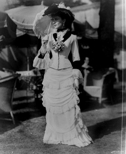 frivolouswhim:  Vivien Leigh as Anna Karenina. 