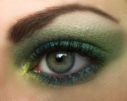 beautylish:  What a totally fun green eye