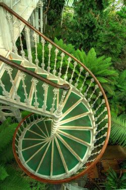 sunsurfer:  Stairs at Kew Gardens, England  photo via fadingrose 