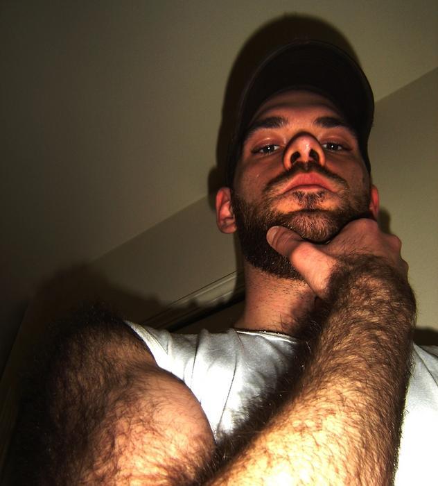 hairyistherule:  WOW look this macho man! marry me and I’ll be your slave! 
