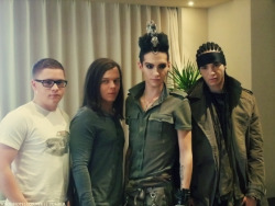 tokiohotelcorner:  Source Bill is flawless. Haters to the left.  qual será a próxima invenção de bill kaulitz minha gente