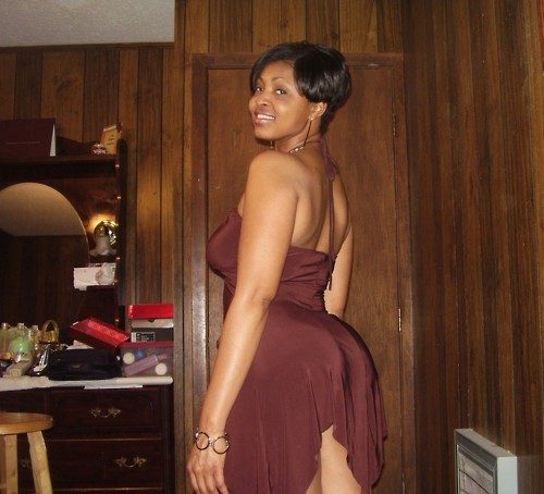 pinkcenter:  She belongs in my top 5 of girls that make me say damn!!! 