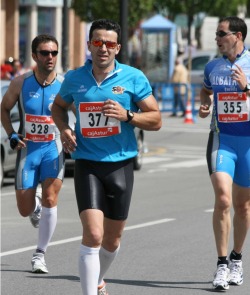 daddysuit:  Nice running bulge ! 