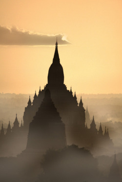 amagard:  Sunrise in Bagan (by schnupus) 