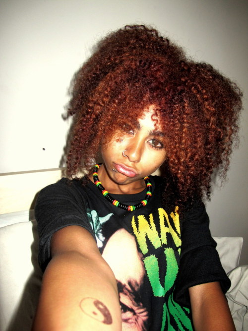 strangersneedlove:  I LOVE HER.  her hair ! <3 