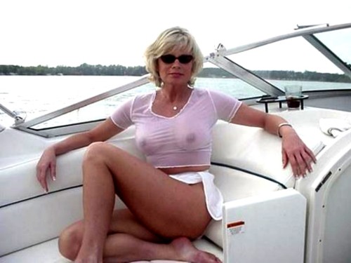 milflover1:  Sexy MILF out for a boat ride and maybe a bit more…