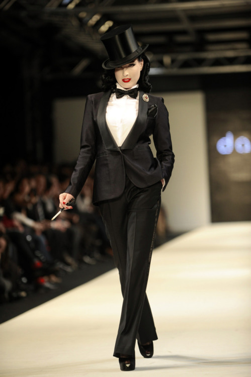 overlordrae:suicideblonde:Dita von Teese at Istanbul Fashion Week, Feb 1stLet’s all take a mom