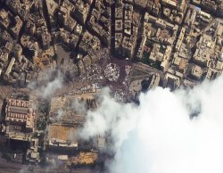 casablancasyndrome:  The sky over El-Tahrir Sq. السماء فوق ميدان التحرير 11022011