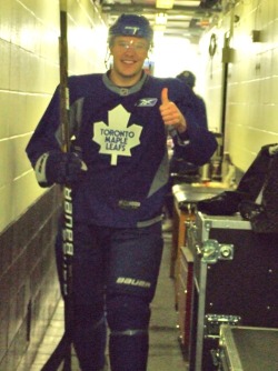 dreamerbeleaferfighter:  walktothemoon:  schenner you such a cutie (:   omg, the love I have for this man &lt;333333 