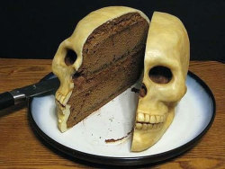 killerlocks:  Why am I not talented enough to make beautiful cakes like this! I bet it’s so yummy too, I need it! 